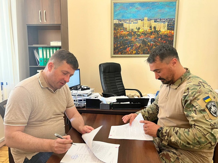Договір про співпрацю між позаштатною групою фізичної терапії та реабілітації оперативного угруповання військ «Харків» та Каразінським університетом