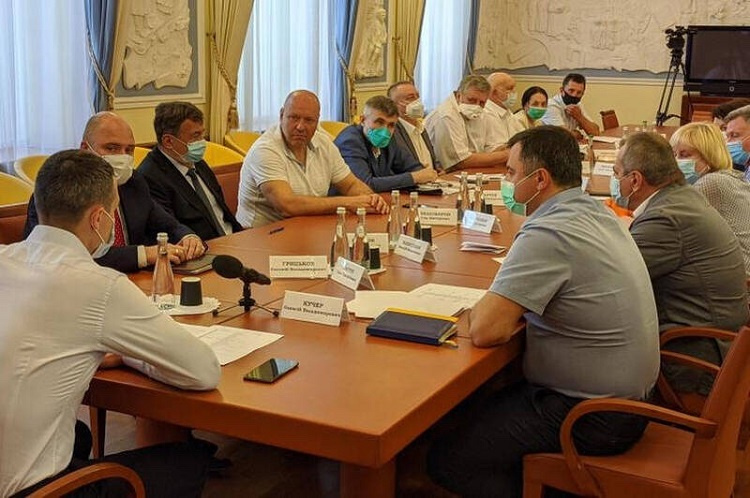 Ректор університету та декан медичного факультету взяли участь у робочій зустрічі з губернатором Харківської області